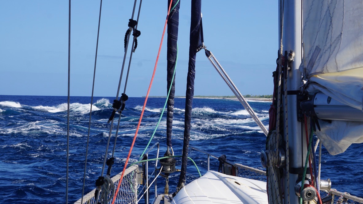 Now That’s an Atoll! Anchored in the Tuamotus – photo 8