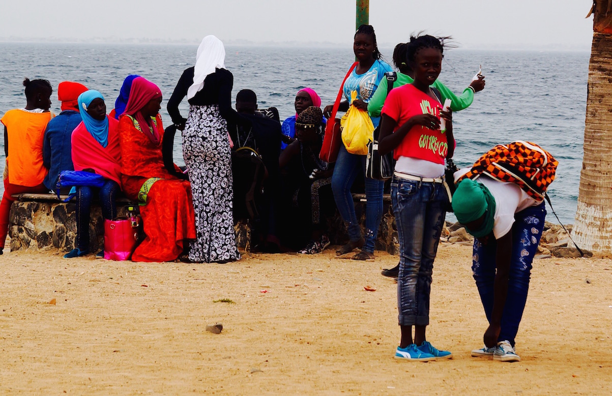В ожидании парома в Дакар с острова Горе